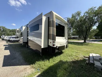 2015 Thor REDWOOD 38FL photo 8