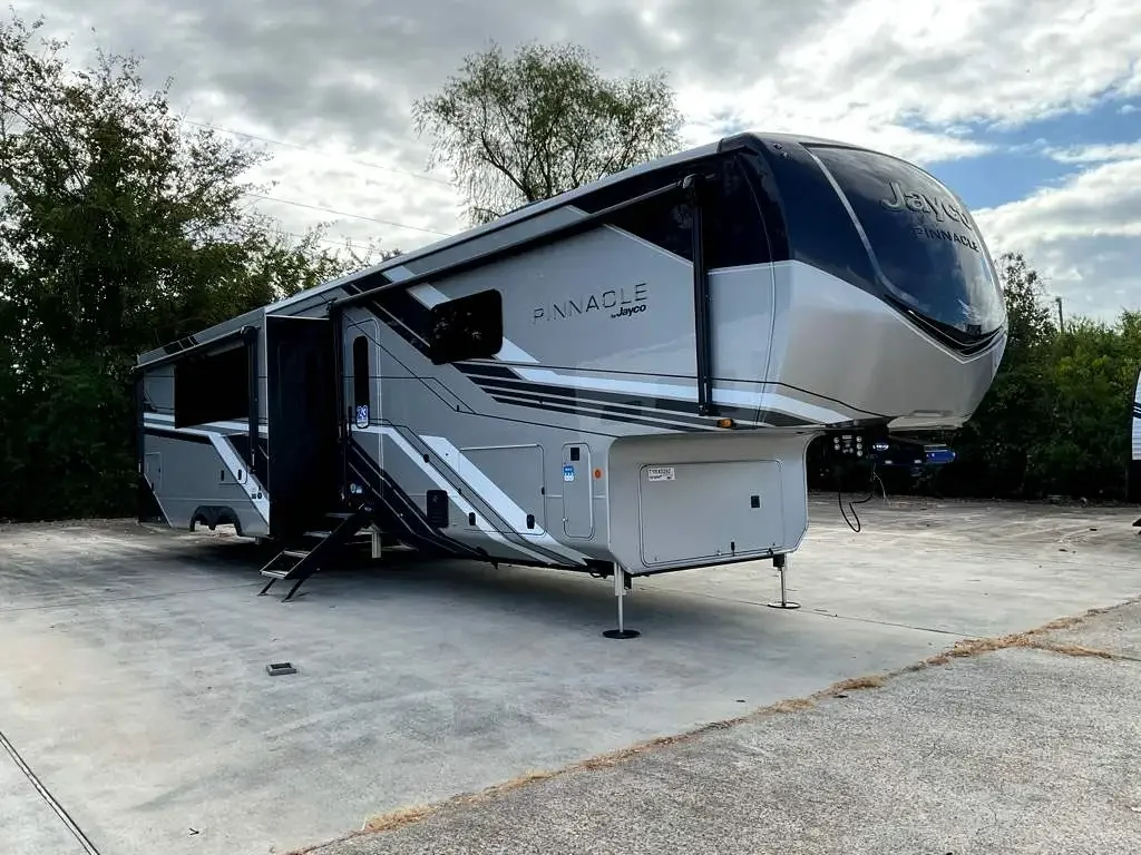 2026 Jayco Pinnacle 38FBRK exterior