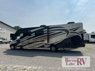 2015 Thor Motor Coach Four Winds Super C 35SK photo 58