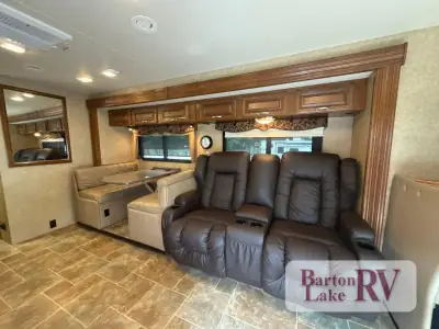 2015 Thor Motor Coach Four Winds Super C 35SK photo 4