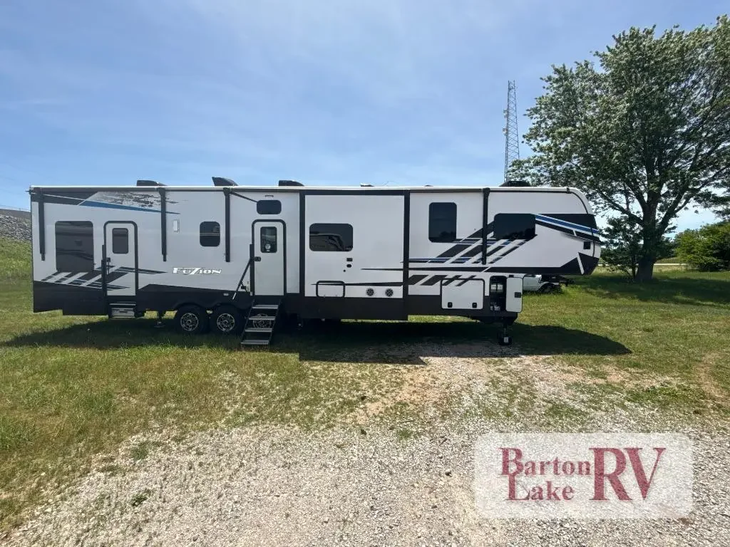 2023 Keystone Fuzion 421 exterior