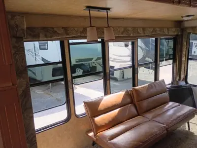 2010 Forest River Sandpiper 356RL photo 4