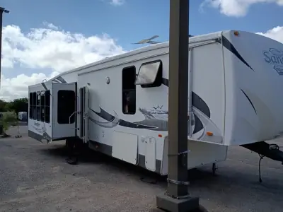 2010 Forest River Sandpiper 356RL photo 3