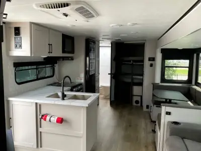 2026 Jayco Jay Feather 29BHB photo 8