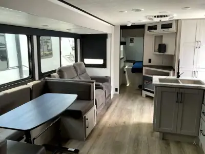 2026 Jayco Jay Feather 29BHB photo 11