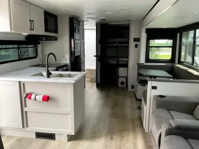 2026 Jayco Jay Feather 29BHB photo 9