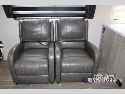 2020 Cherokee By Forest River Cherokee ALPHA WOLF 27RK-L photo 5
