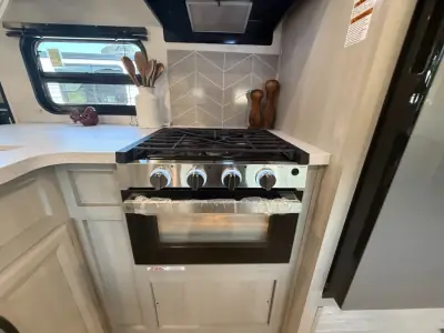 2027 Coachmen Catalina Legacy Edition 273DBHCK photo 31