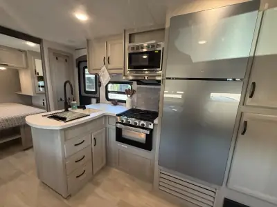 2027 Coachmen Catalina Legacy Edition 273DBHCK photo 28