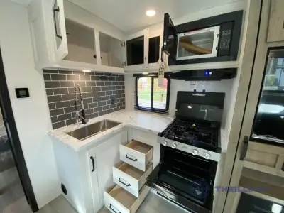 2026 Palomino Solaire 2430BHS photo 48