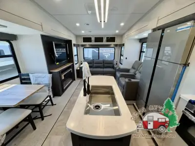 2026 Coachmen Chaparral 298RLS photo 18