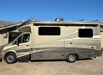 Used 2017 Dynamax Corp Isata 3 Series 24FW
