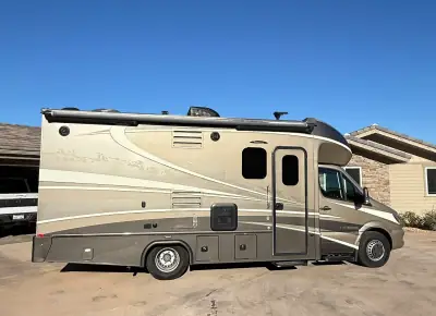 2017 DYNAMAX CORP ISATA 3 SERIES photo 2
