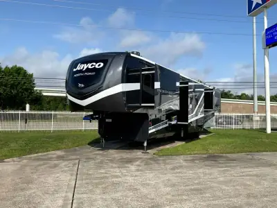 2026 Jayco North Point 382FLRB photo 4