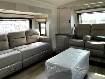 2026 Jayco North Point 382FLRB photo 14