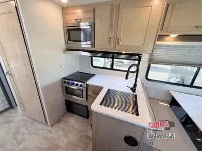 2027 Gulf Stream Conquest W6280LE photo 15