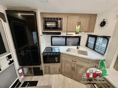 2026 Coachmen Freedom Express Select 247SE photo 17
