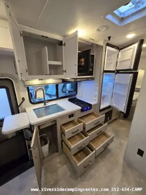 2026 Thor Motor Coach Chateau Espec 25Z photo 13