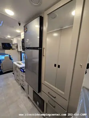2026 Thor Motor Coach Chateau Espec 25Z photo 22