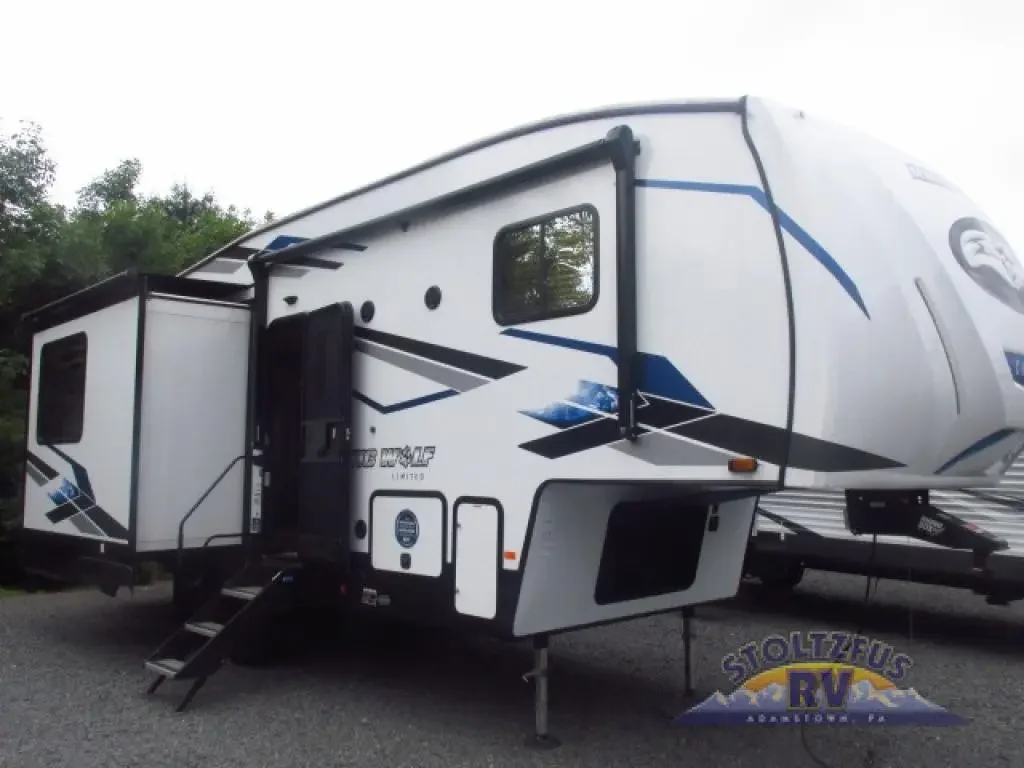 2024 Forest River Cherokee Arctic Wolf 27SGS exterior