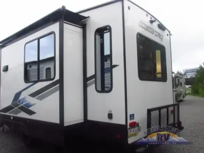 2024 Forest River Cherokee Arctic Wolf 27SGS photo 5