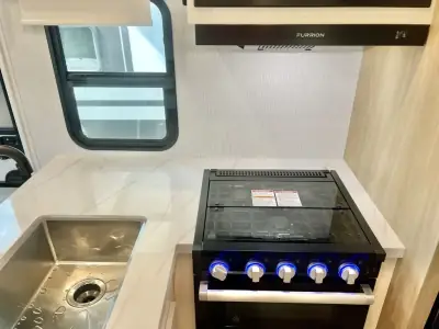 2026 Winnebago Thrive 22MBH photo 43