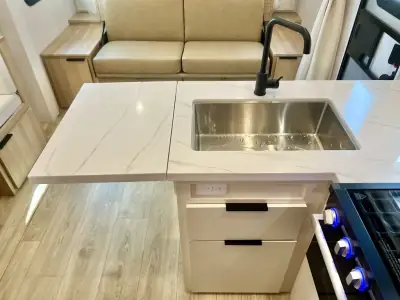 2026 Winnebago Thrive 22MBH photo 40