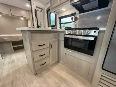 2027 Coachmen Catalina Legacy Edition 273DBHCK photo 31