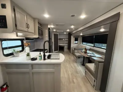 2027 Coachmen Catalina Legacy Edition 273DBHCK photo 21