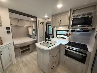 2027 Coachmen Catalina Legacy Edition 273DBHCK photo 61