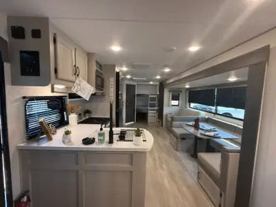 2027 Coachmen Catalina Legacy Edition 273DBHCK photo 18