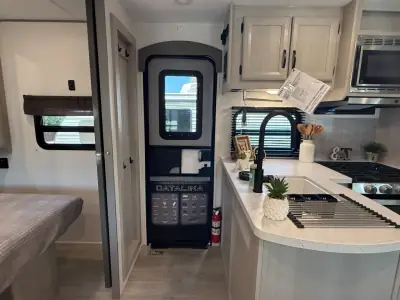 2027 Coachmen Catalina Legacy Edition 273DBHCK photo 59