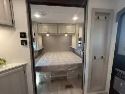 2027 Coachmen Catalina Legacy Edition 273DBHCK photo 11