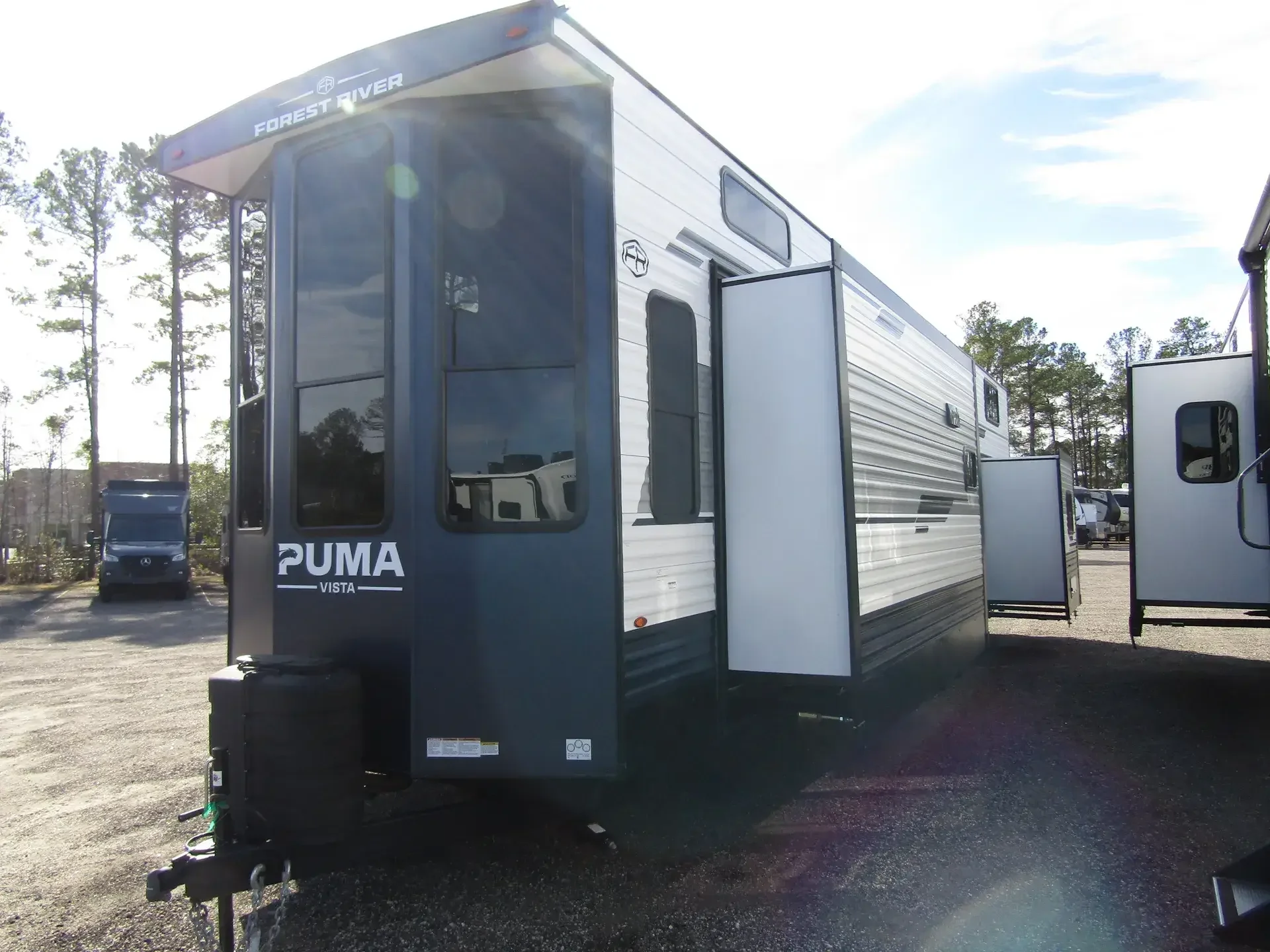 2026 Palomino PALOMINO PUMA 402LFT exterior