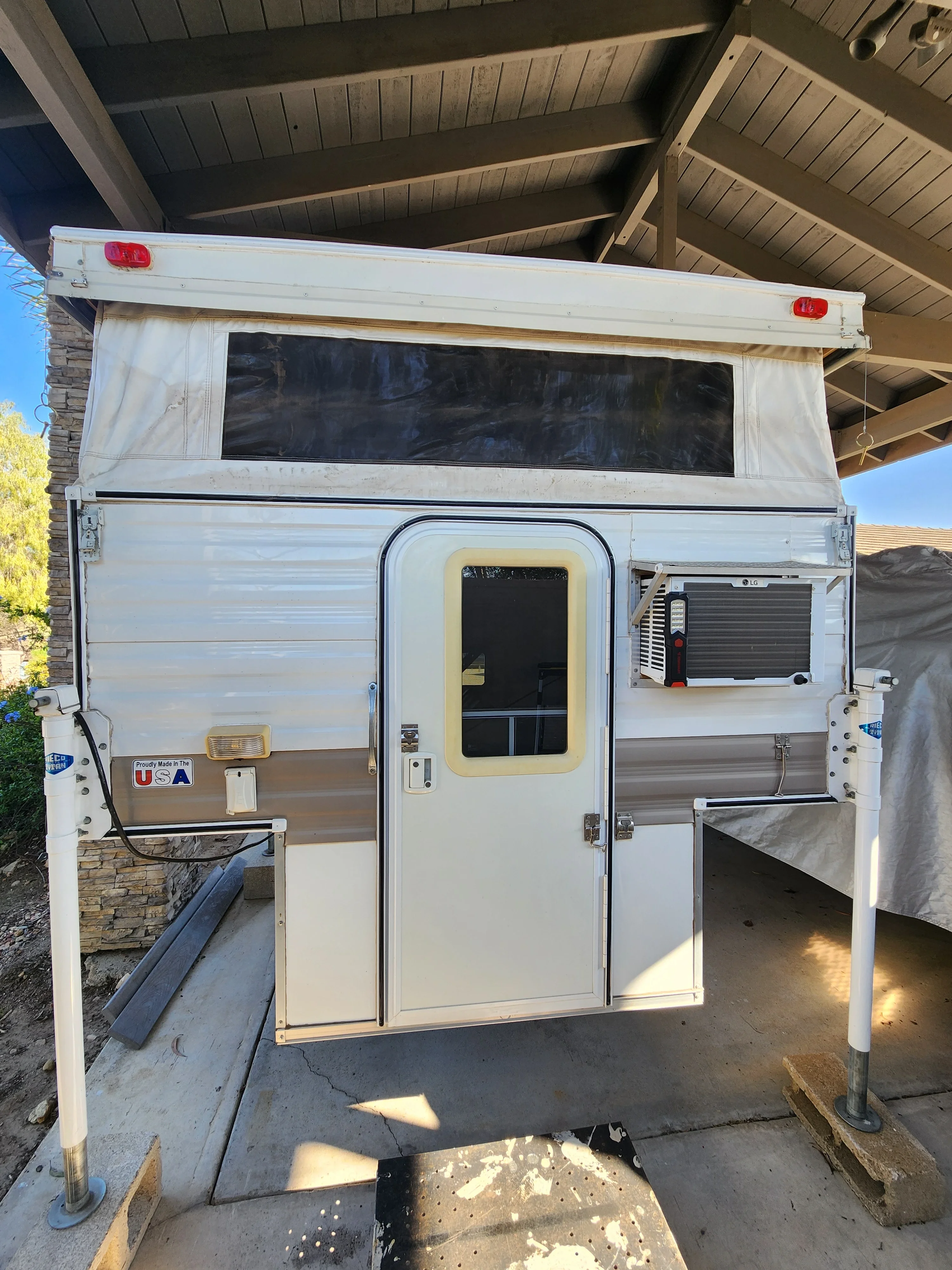 2017 E-Z LITE COMPACT SHORT BED exterior