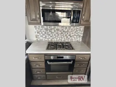 2018 Keystone Montana 3130RE photo 12
