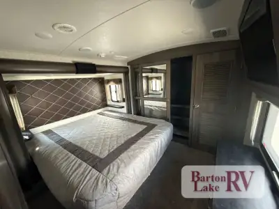 2018 Keystone Montana 3130RE photo 32