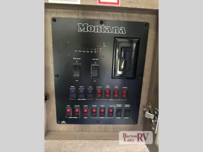 2018 Keystone Montana 3130RE photo 28