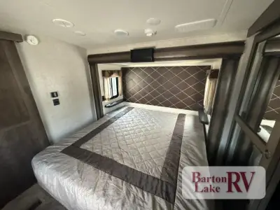 2018 Keystone Montana 3130RE photo 36