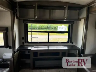 2018 Keystone Montana 3130RE photo 9