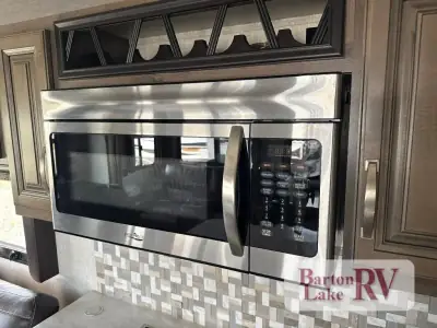 2018 Keystone Montana 3130RE photo 17