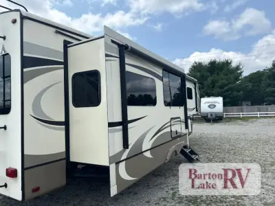2018 Keystone Montana 3130RE photo 57