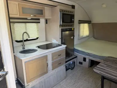 2019 Forest River r-pod RP-180 photo 11