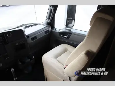 2023 Nexus Wraith 33W photo 9