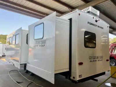 2026 Forest River Cherokee Alpha Wolf 33BH photo 4