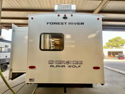 2026 Forest River Cherokee Alpha Wolf 33BH photo 16