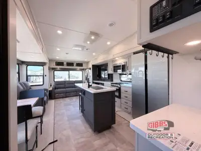 2027 Shasta Rvs Phoenix 336RL photo 8
