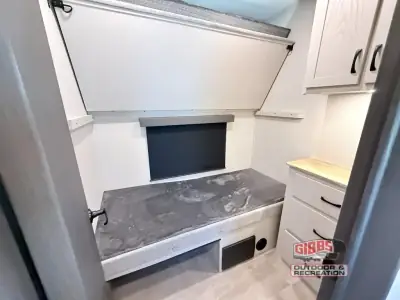 2027 Shasta Rvs Phoenix Lite 30BH photo 9