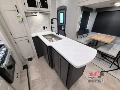 2027 Shasta Rvs Phoenix Lite 30BH photo 17