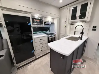 2027 Shasta Rvs Phoenix Lite 30BH photo 16